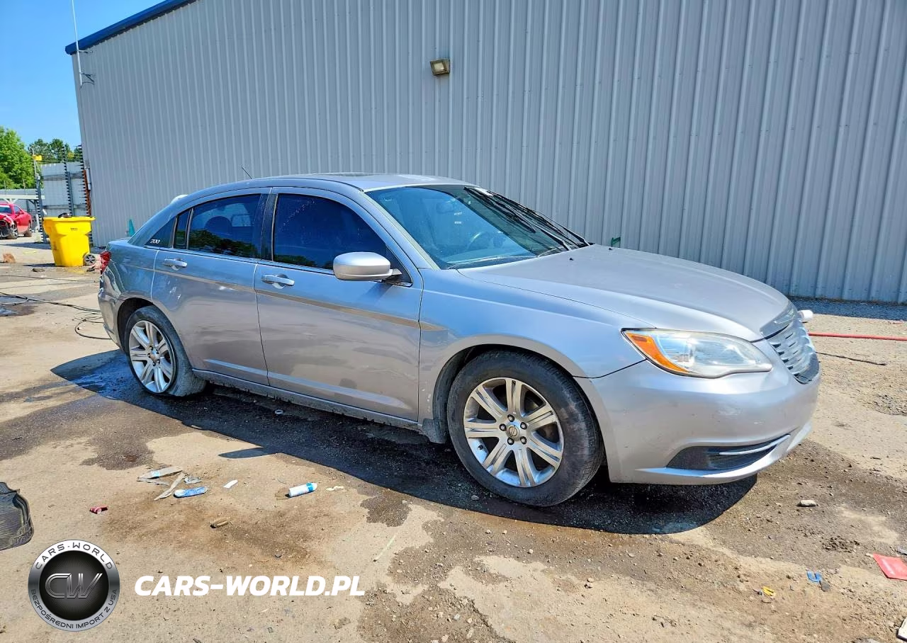 CHRYSLER 200 TOURIN VIN:1C3CCBBB2DN570710 - 4