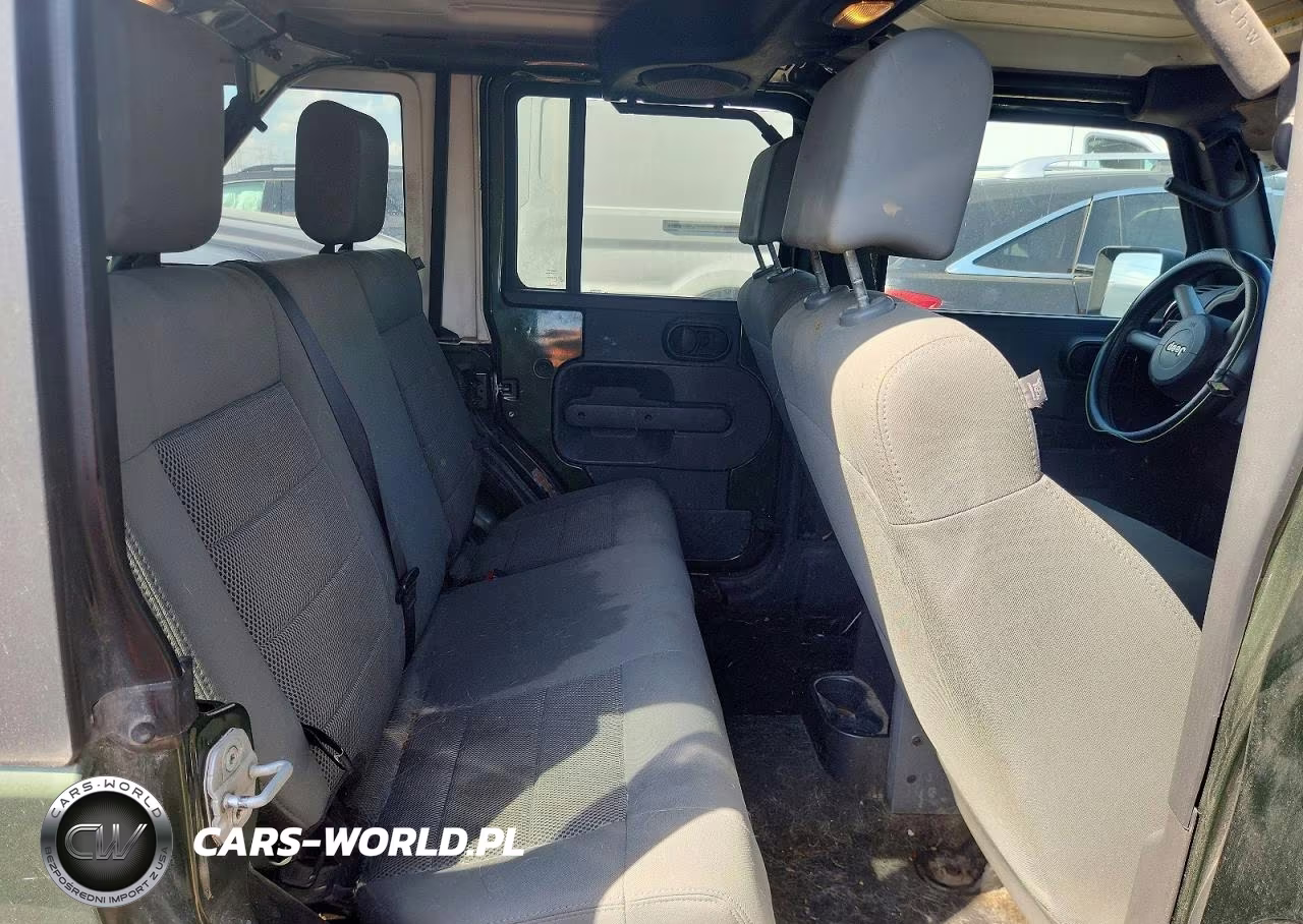 2008 Jeep Wrangler Unlimited Sahara VIN:1J4GA59198L520500 - 10