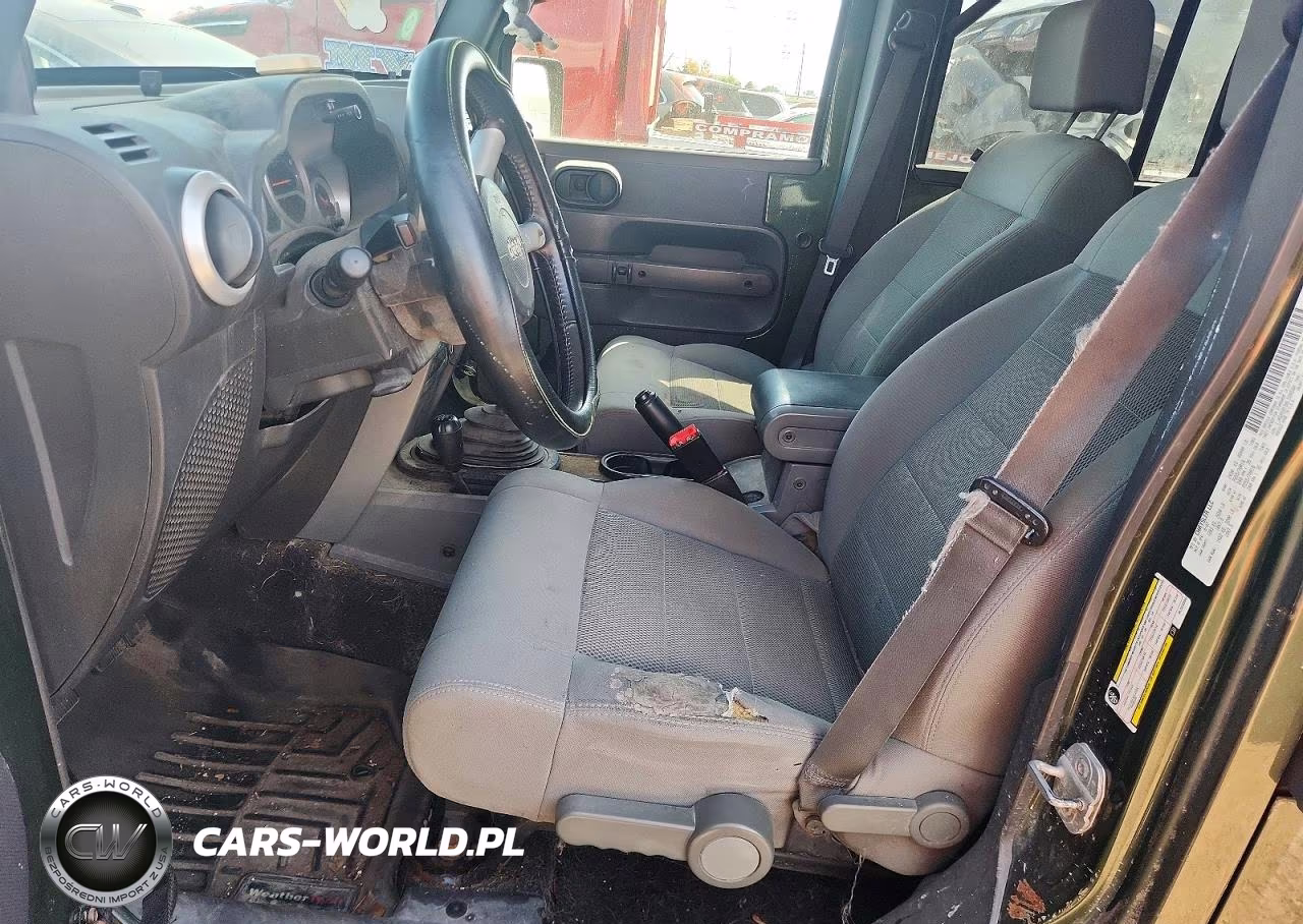 2008 Jeep Wrangler Unlimited Sahara VIN:1J4GA59198L520500 - 7