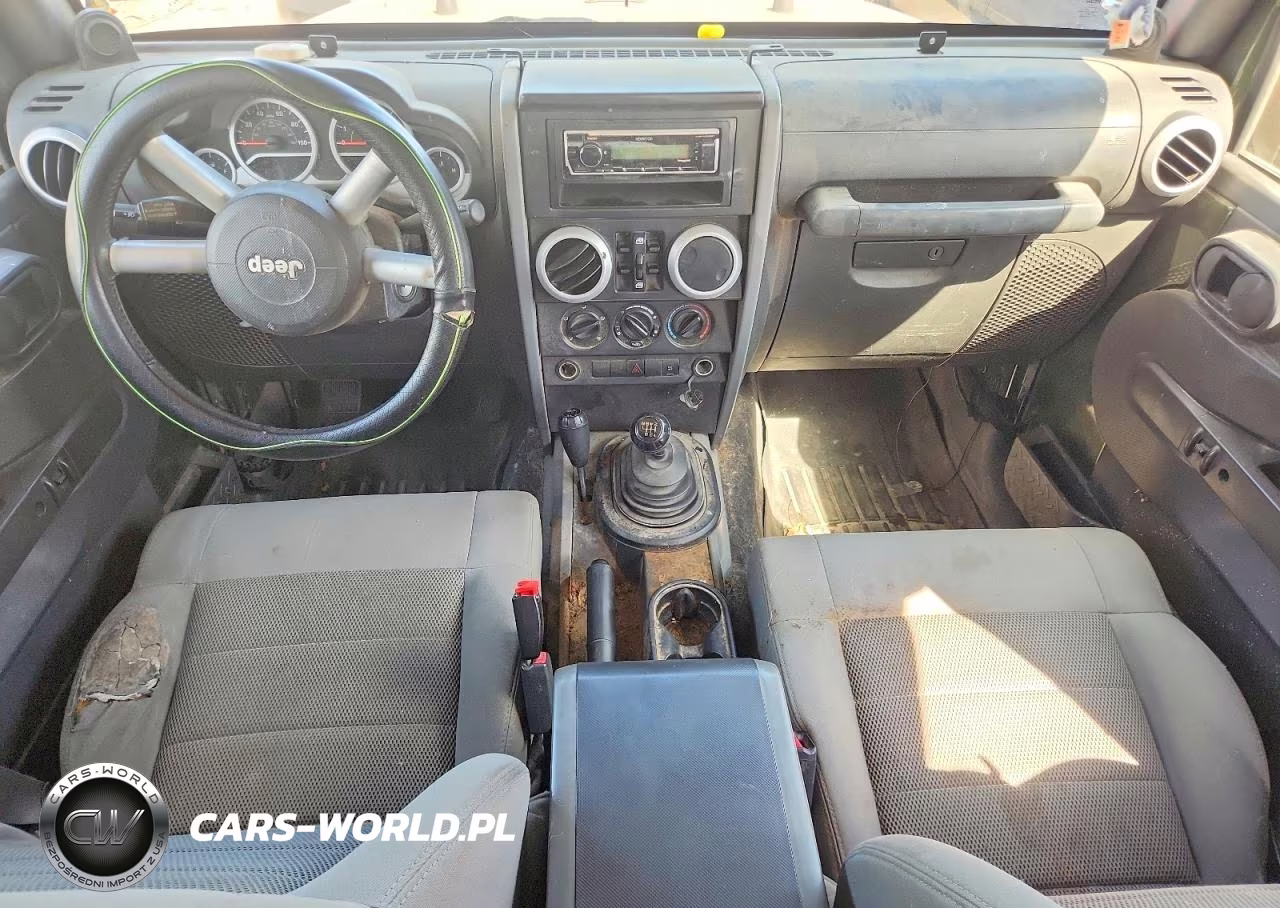2008 Jeep Wrangler Unlimited Sahara VIN:1J4GA59198L520500 - 8