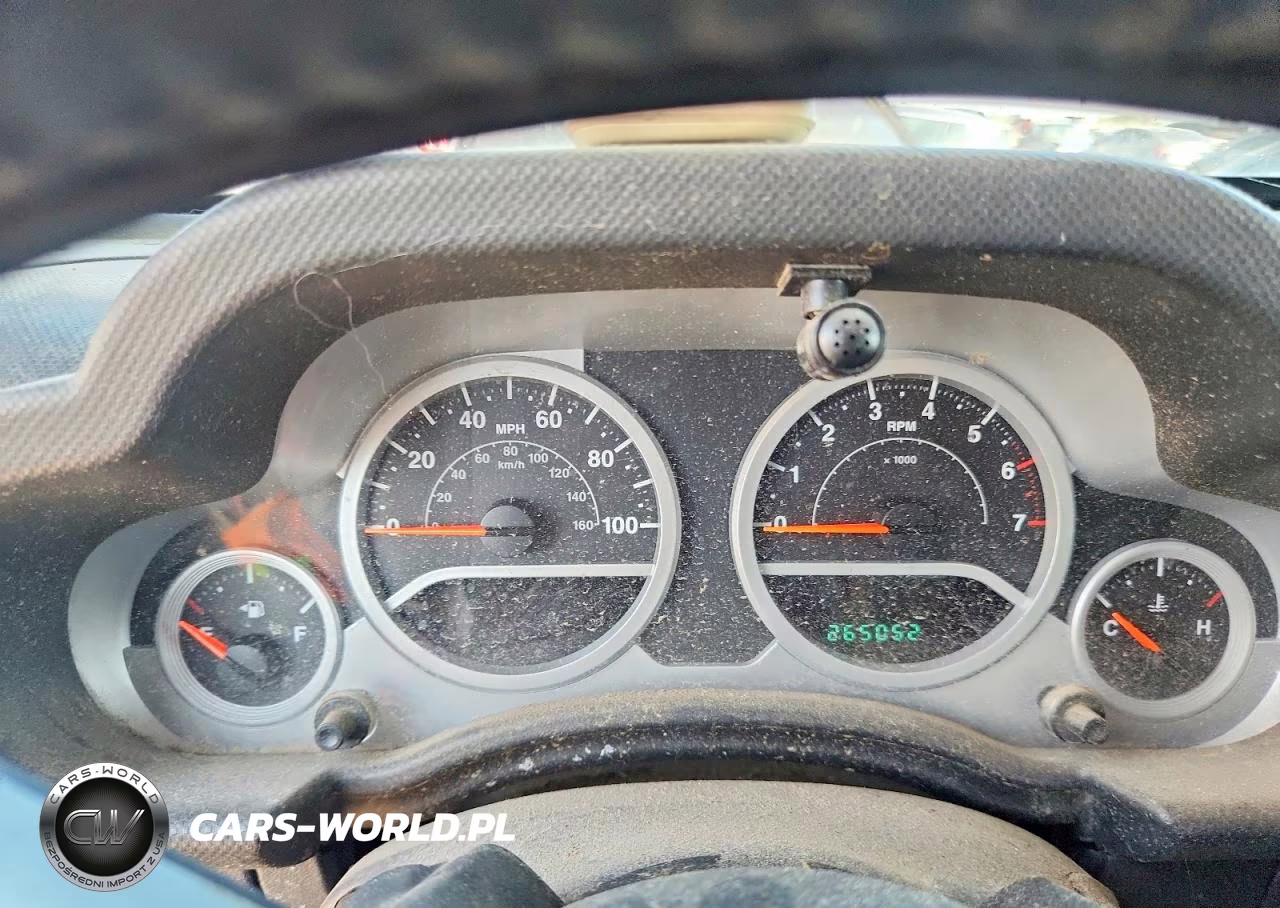 2008 Jeep Wrangler Unlimited Sahara VIN:1J4GA59198L520500 - 9