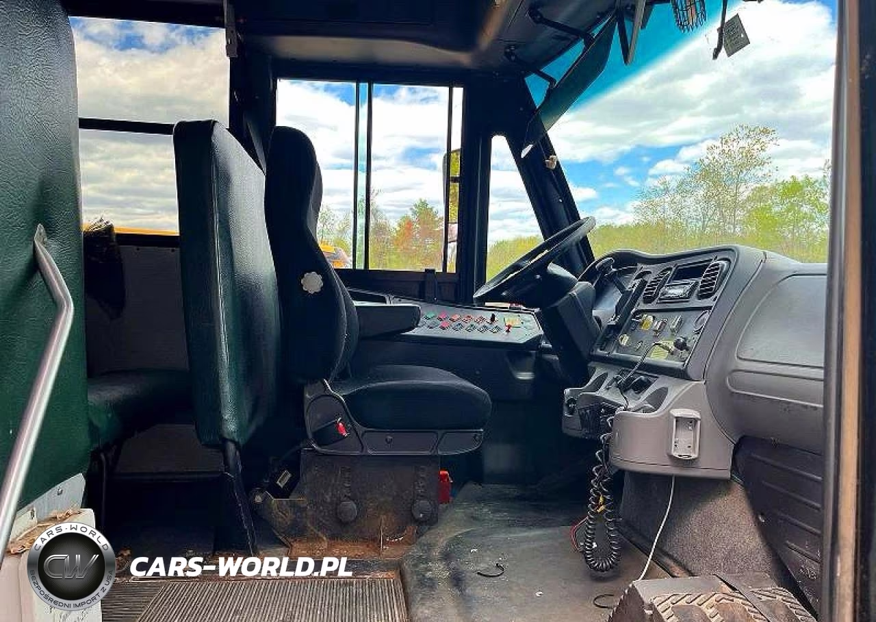 2015 Freightliner Chassis B2B VIN:4UZABRDU8FCFW9555 - 5