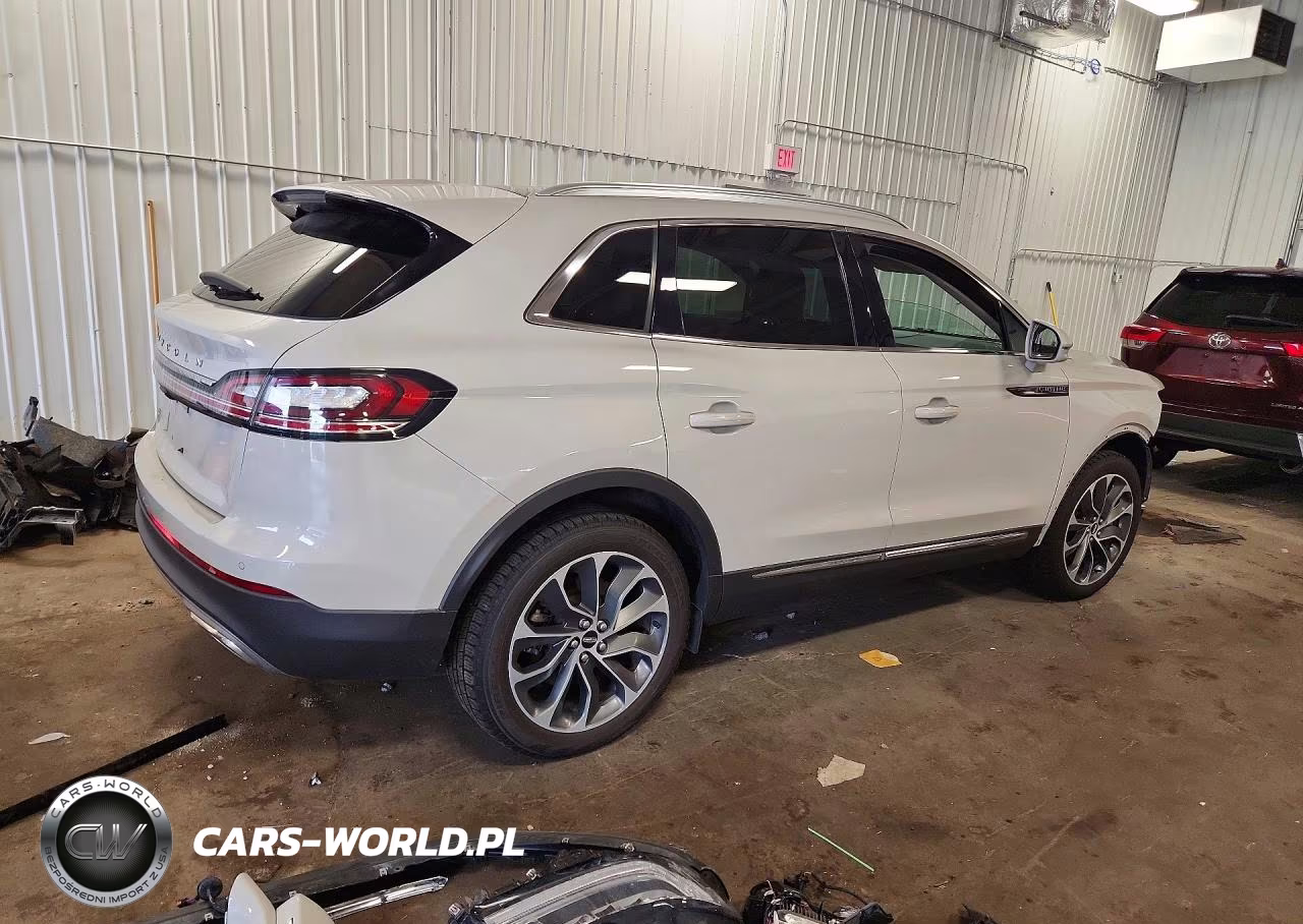 2022 Lincoln Nautilus Reserve VIN:2LMPJ8K99NBL15116 - 3