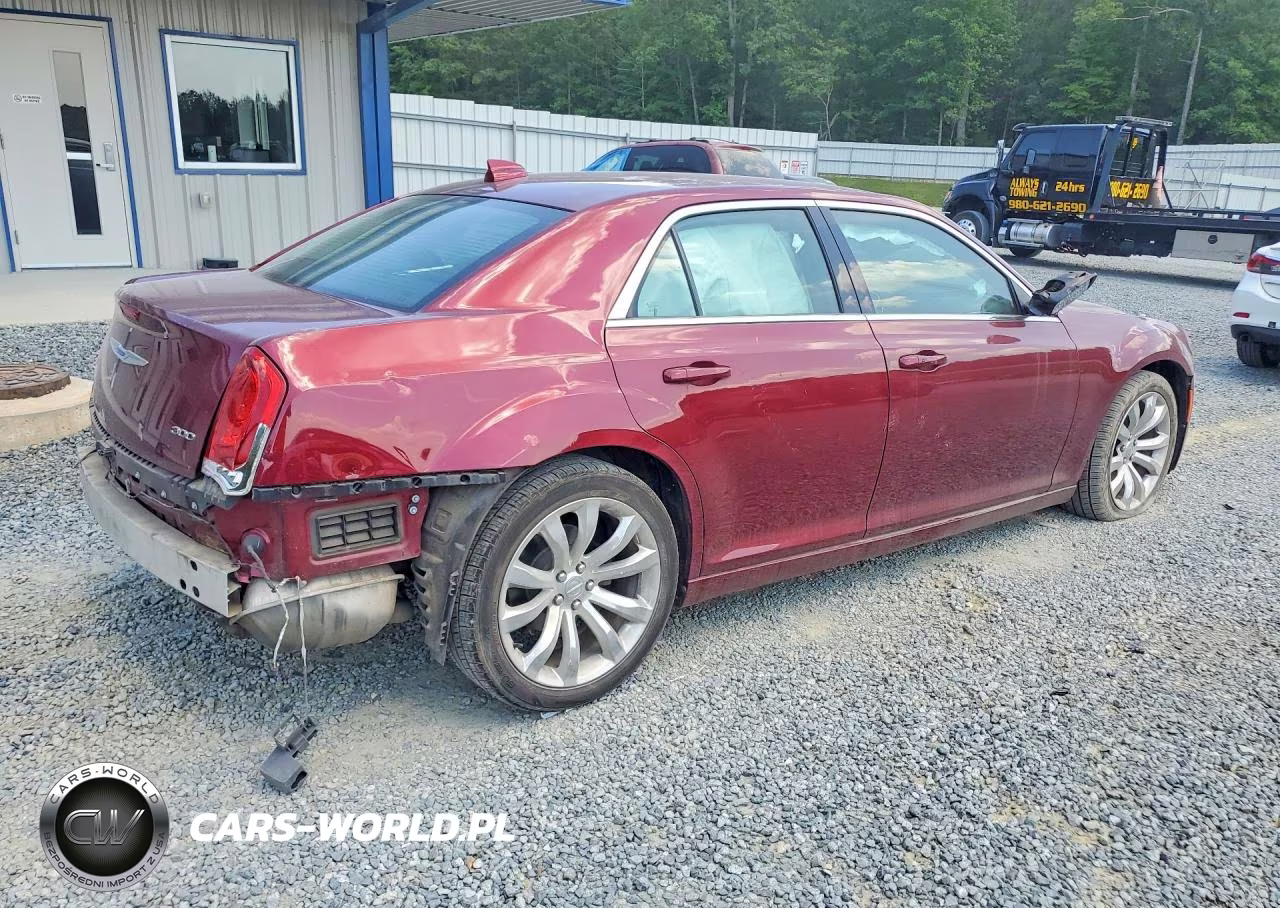 2018 Chrysler 300 Touring VIN:2C3CCAAGXJH342028 - 3