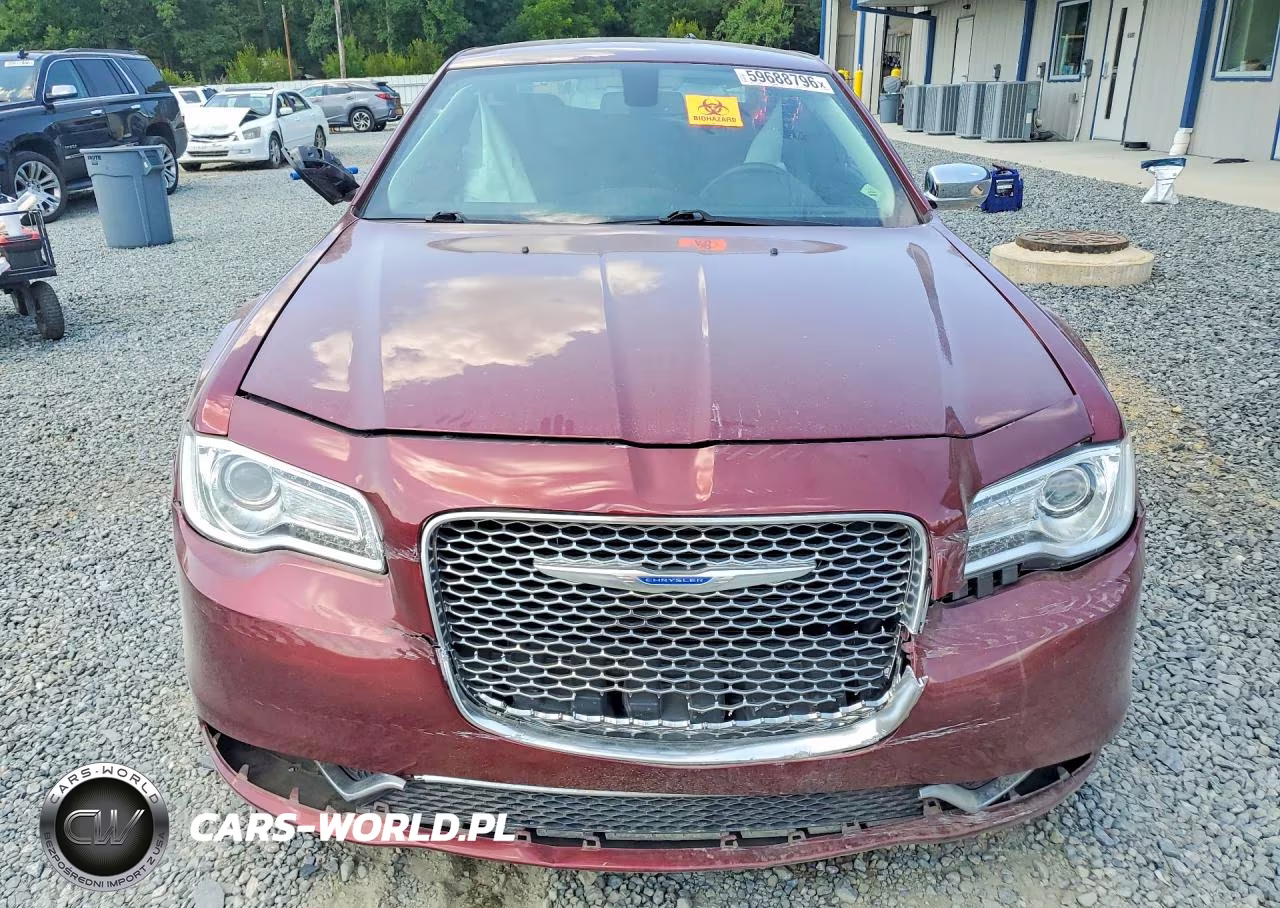 2018 Chrysler 300 Touring VIN:2C3CCAAGXJH342028 - 5