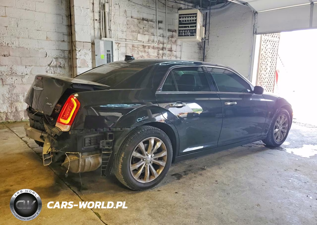 2017 Chrysler 300C VIN:2C3CCAKG2HH571540 - 3