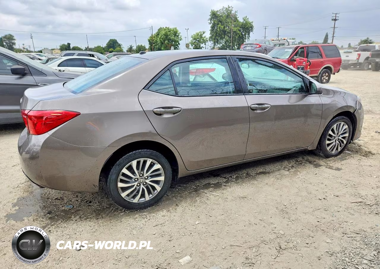 2017 Toyota Corolla Xle VIN:5YFBURHE7HP684323 - 3