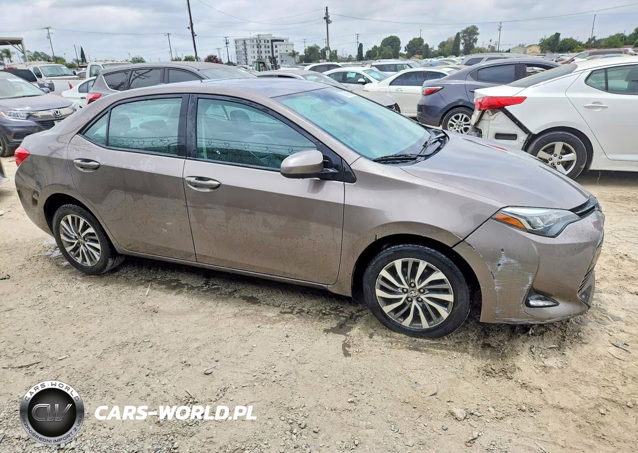 2017 Toyota Corolla Xle VIN:5YFBURHE7HP684323 - 4