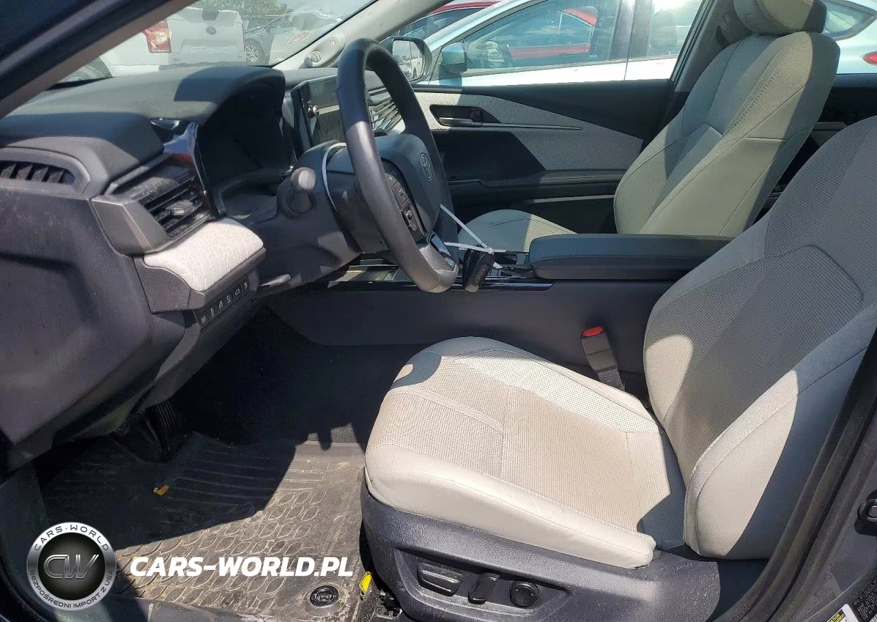 2026 Toyota Camry Xle VIN:4T1DBADK8TU555090 - 7