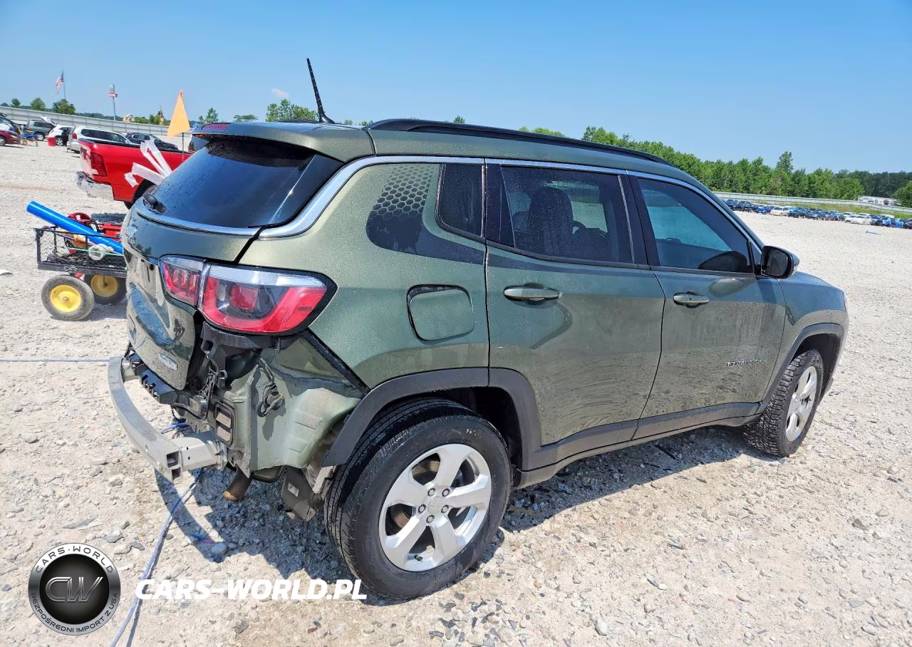 2018 Jeep Compass Latitude VIN:3C4NJDBB8JT284376 - 3