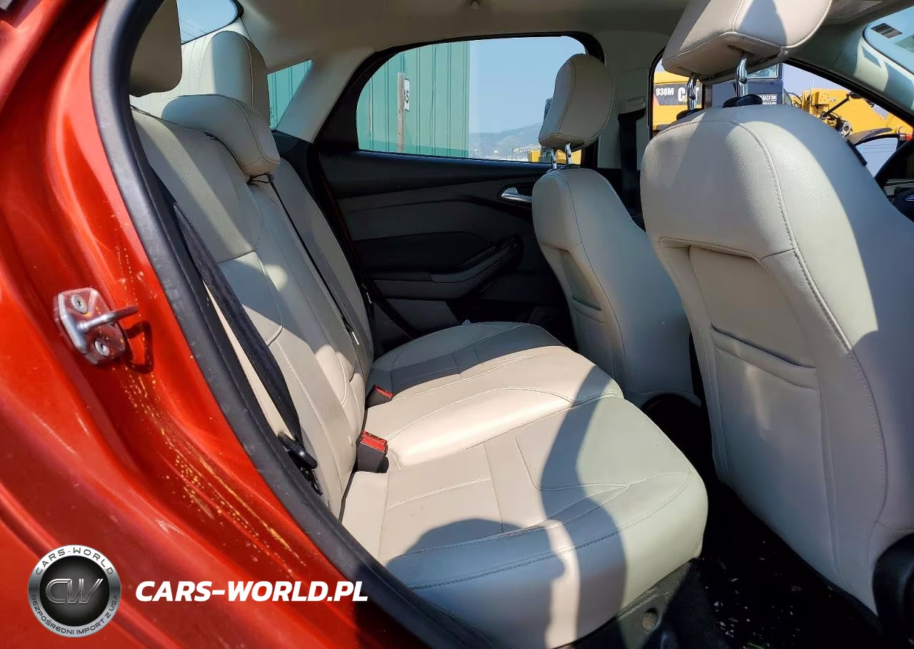 2018 Ford Focus Titanium VIN:1FADP3J25JL271771 - 10