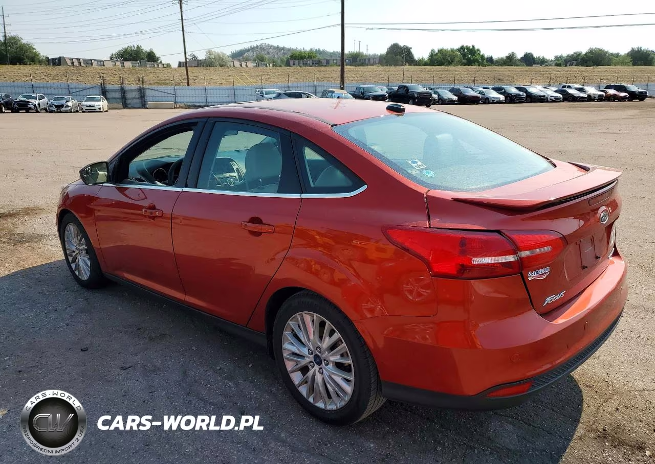 2018 Ford Focus Titanium VIN:1FADP3J25JL271771 - 2