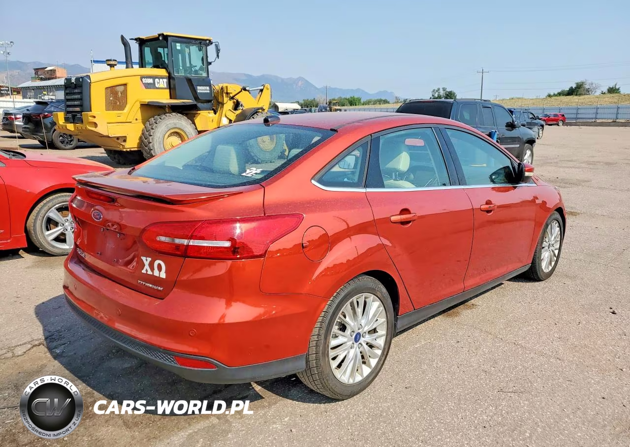 2018 Ford Focus Titanium VIN:1FADP3J25JL271771 - 3