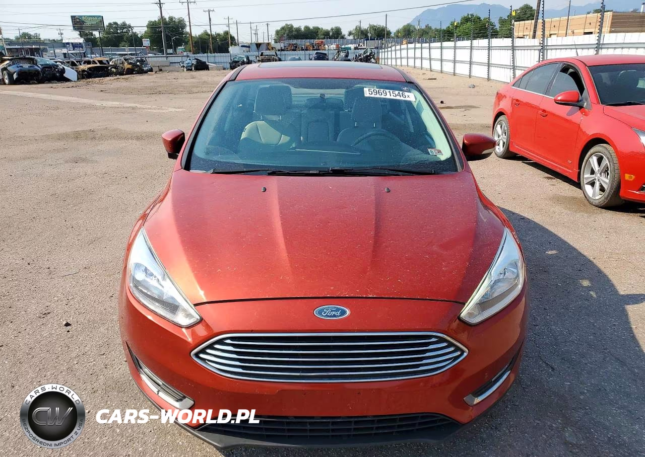 2018 Ford Focus Titanium VIN:1FADP3J25JL271771 - 5