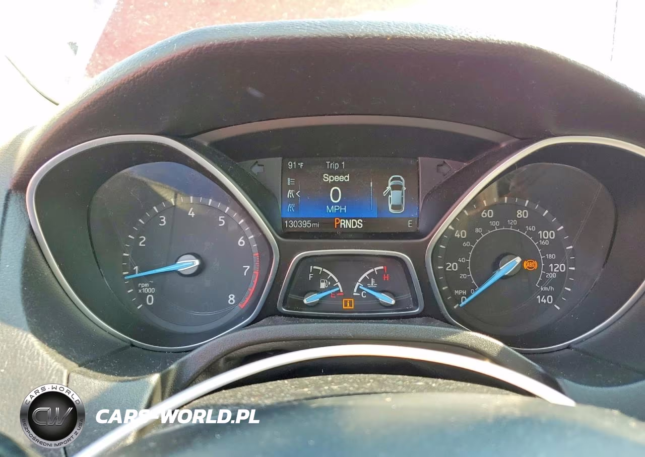 2018 Ford Focus Titanium VIN:1FADP3J25JL271771 - 9