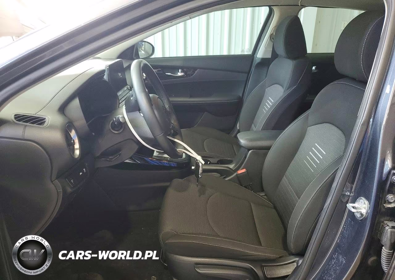 2019 Kia Forte S VIN:3KPF34AD8KE072696 - 7