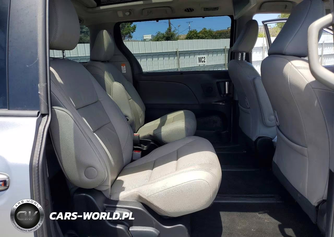 2017 Toyota Sienna Limited Premium 7-Passenger VIN:5TDDZ3DCXHS186152 - 11