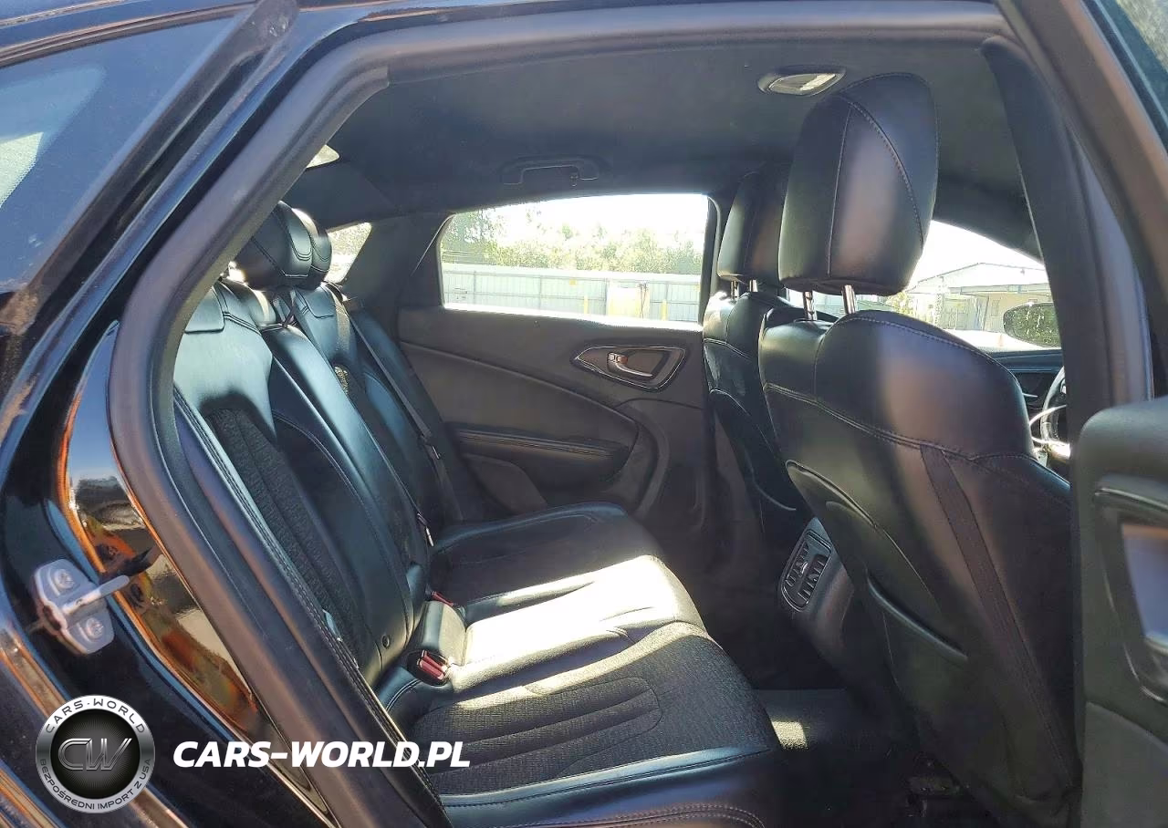 2015 Chrysler 200 S VIN:1C3CCCBB5FN581760 - 10