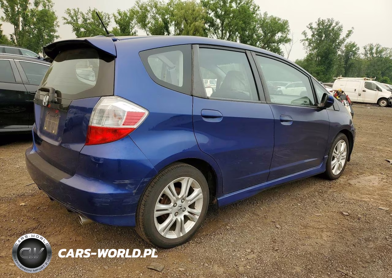2011 Honda Fit Sport VIN:JHMGE8H57BC008823 - 3