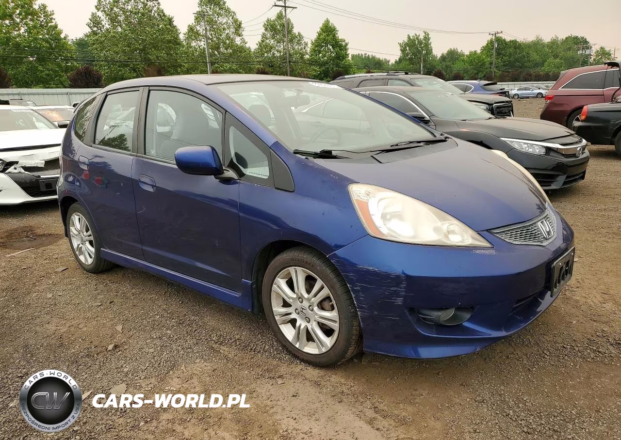 2011 Honda Fit Sport VIN:JHMGE8H57BC008823 - 4