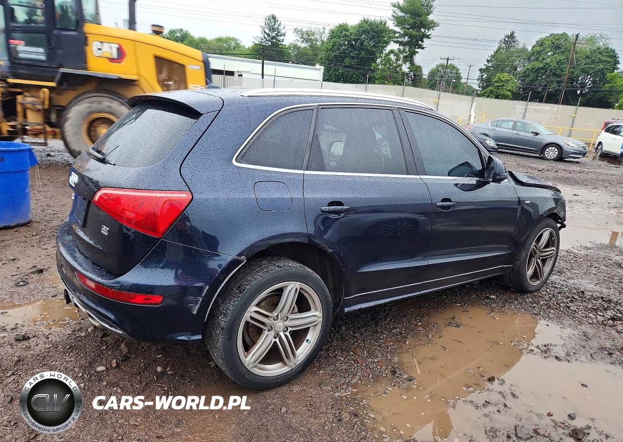 2010 Audi Q5 Premium Plus VIN:WA1MKBFP2AA103311 - 3