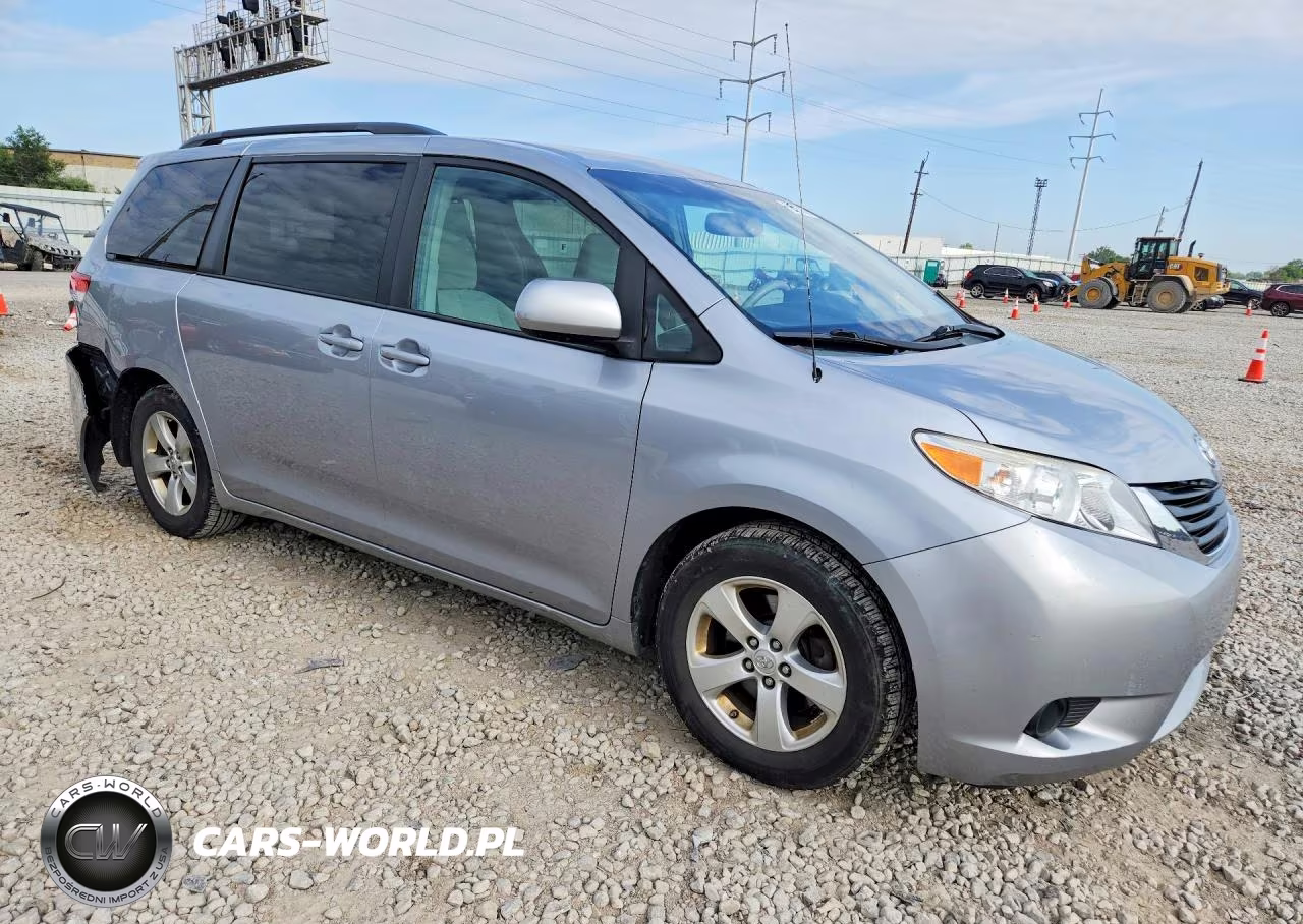 2013 Toyota Sienna Le VIN:5TDKK3DC3DS375084 - 4