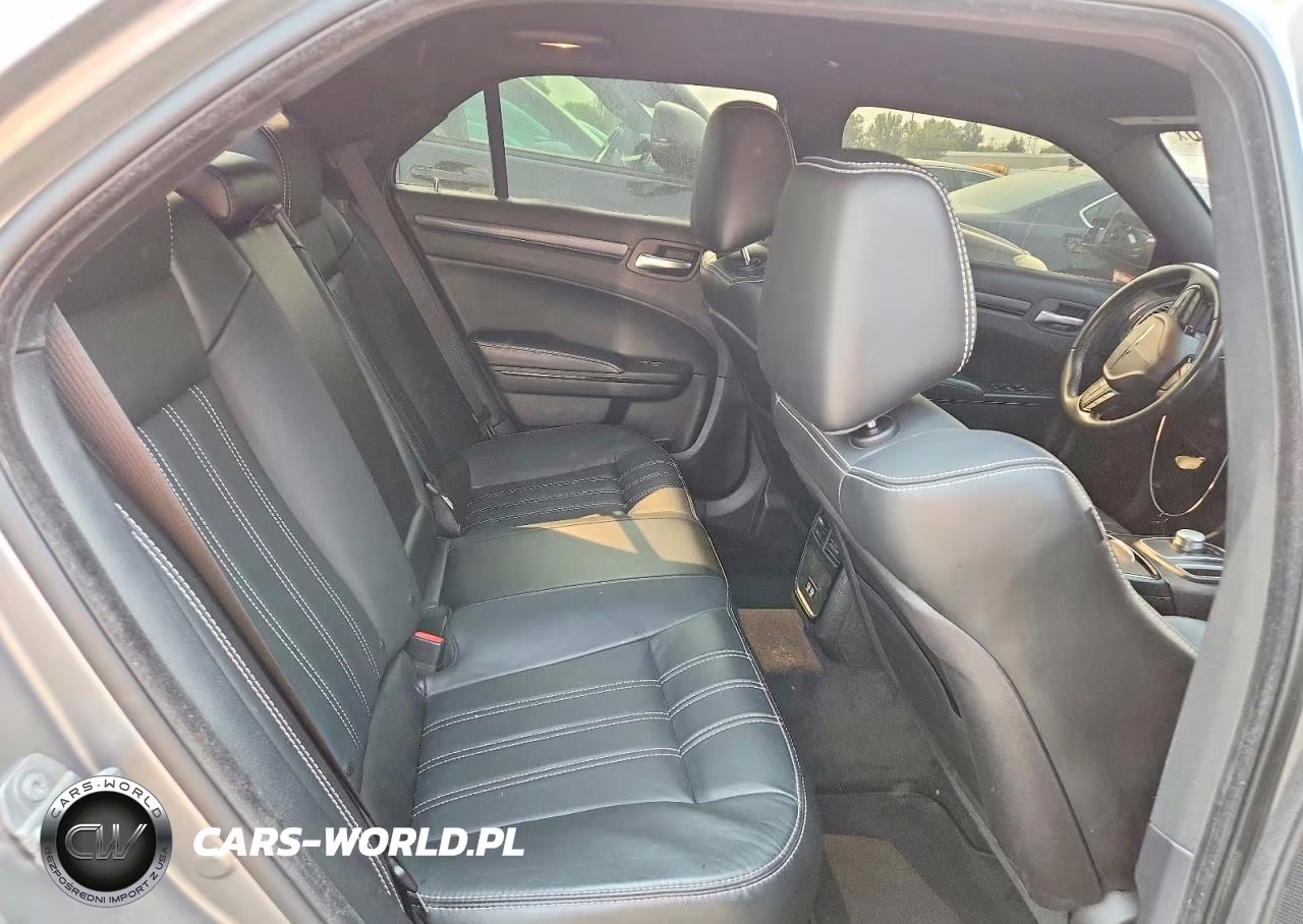 2016 Chrysler 300 S VIN:2C3CCAGG1GH182833 - 10