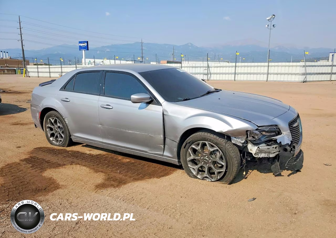 2016 Chrysler 300 S VIN:2C3CCAGG1GH182833 - 4