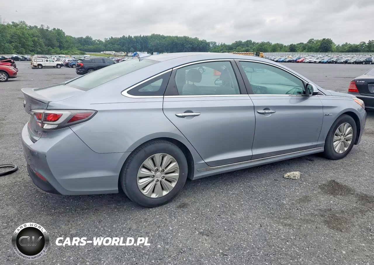 2016 Hyundai Sonata Hybrid Se VIN:KMHE24L10GA015352 - 3