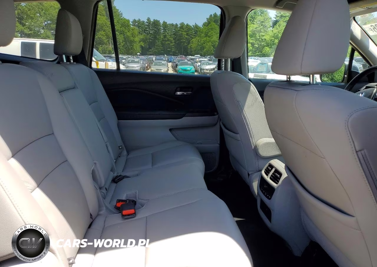 2018 Honda Pilot VIN:5FNYF6H65JB068570 - 11