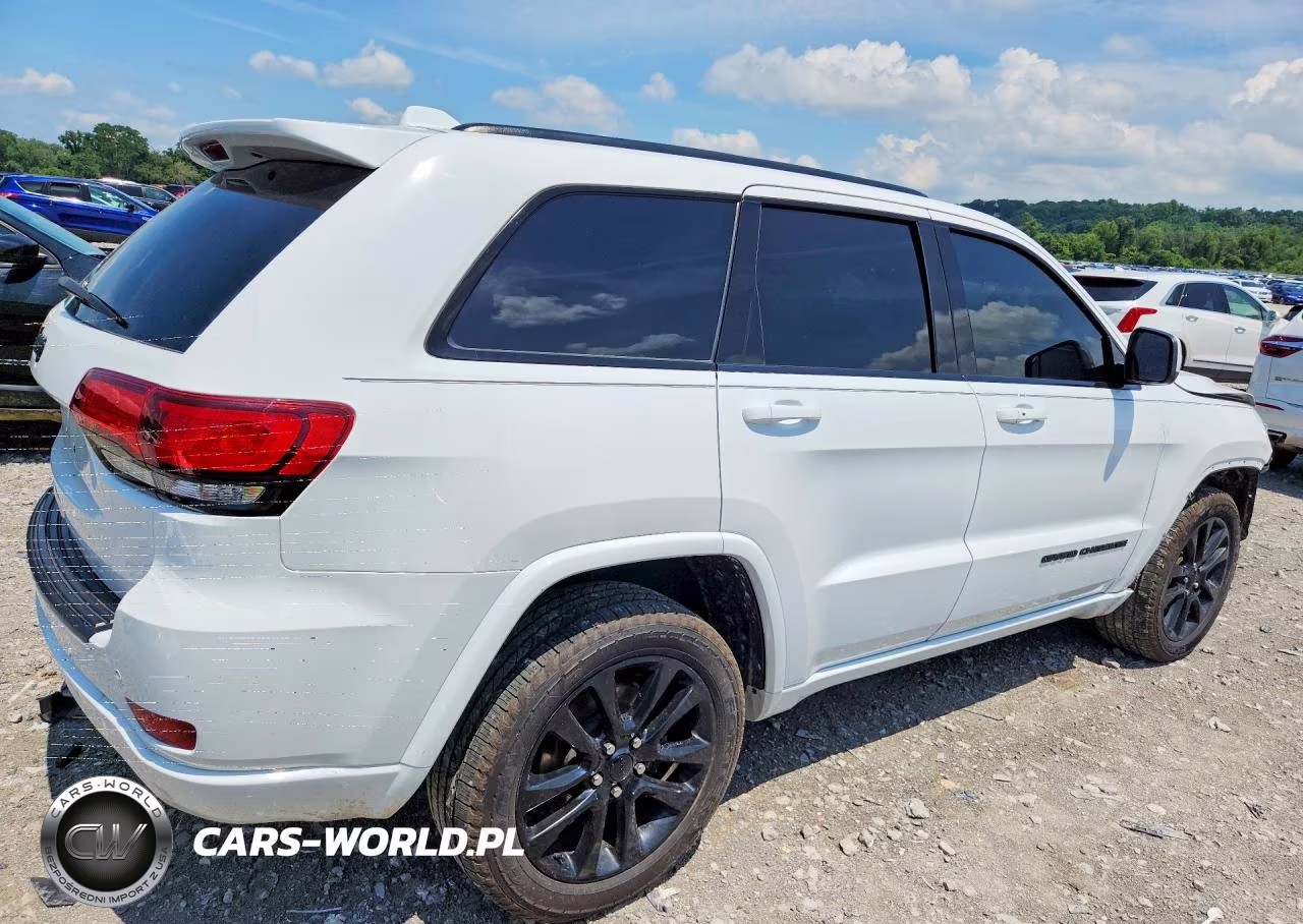 2020 Jeep Grand Cherokee Laredo VIN:1C4RJFAG0LC284607 - 3