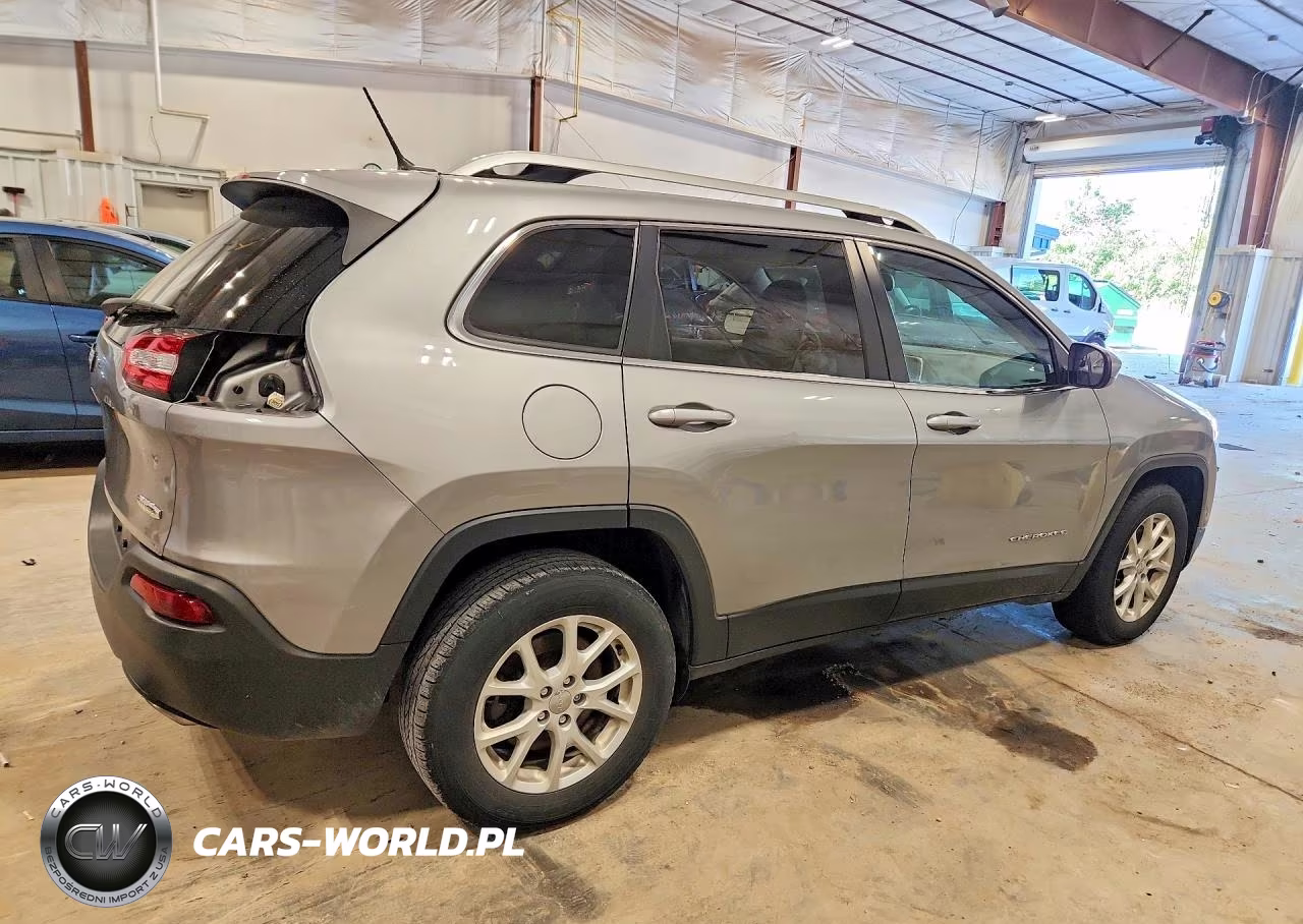 2015 Jeep Cherokee Latitude VIN:1C4PJMCS1FW745331 - 3
