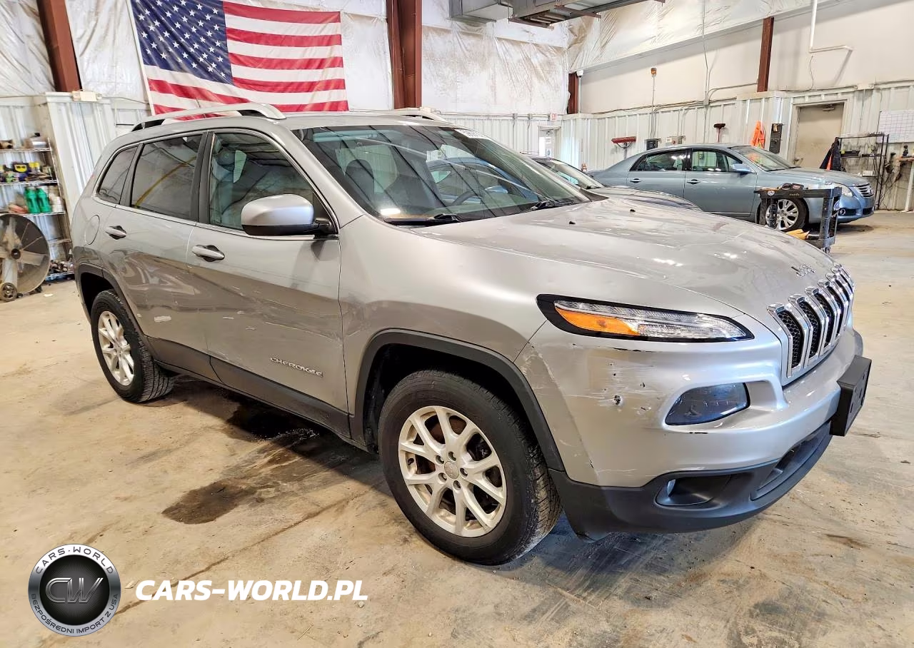 2015 Jeep Cherokee Latitude VIN:1C4PJMCS1FW745331 - 4