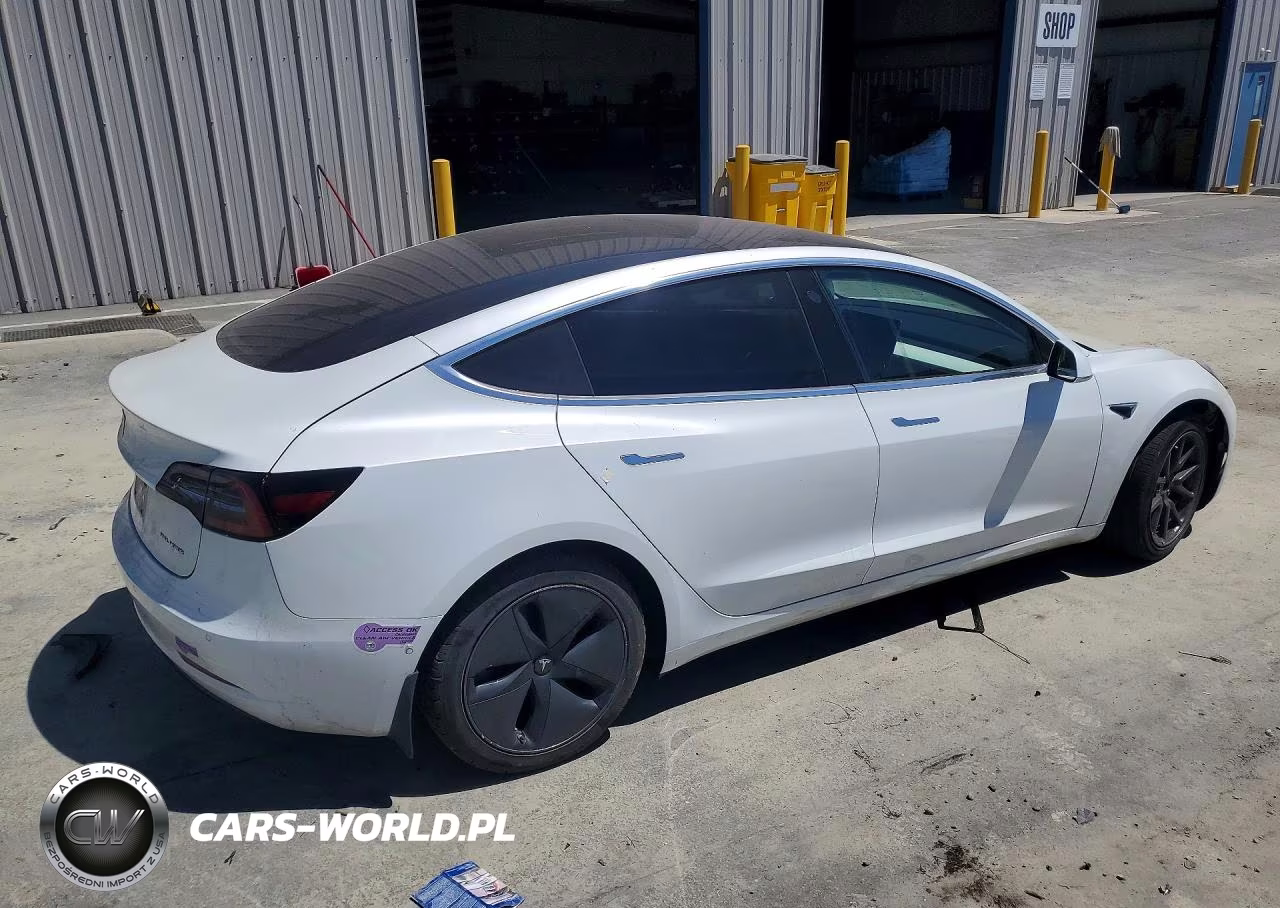 2018 Tesla Model 3 VIN:5YJ3E1EB0JF100214 - 3