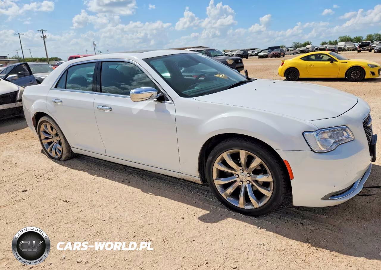 2019 Chrysler 300 Limited VIN:2C3CCAEG5KH634164 - 4