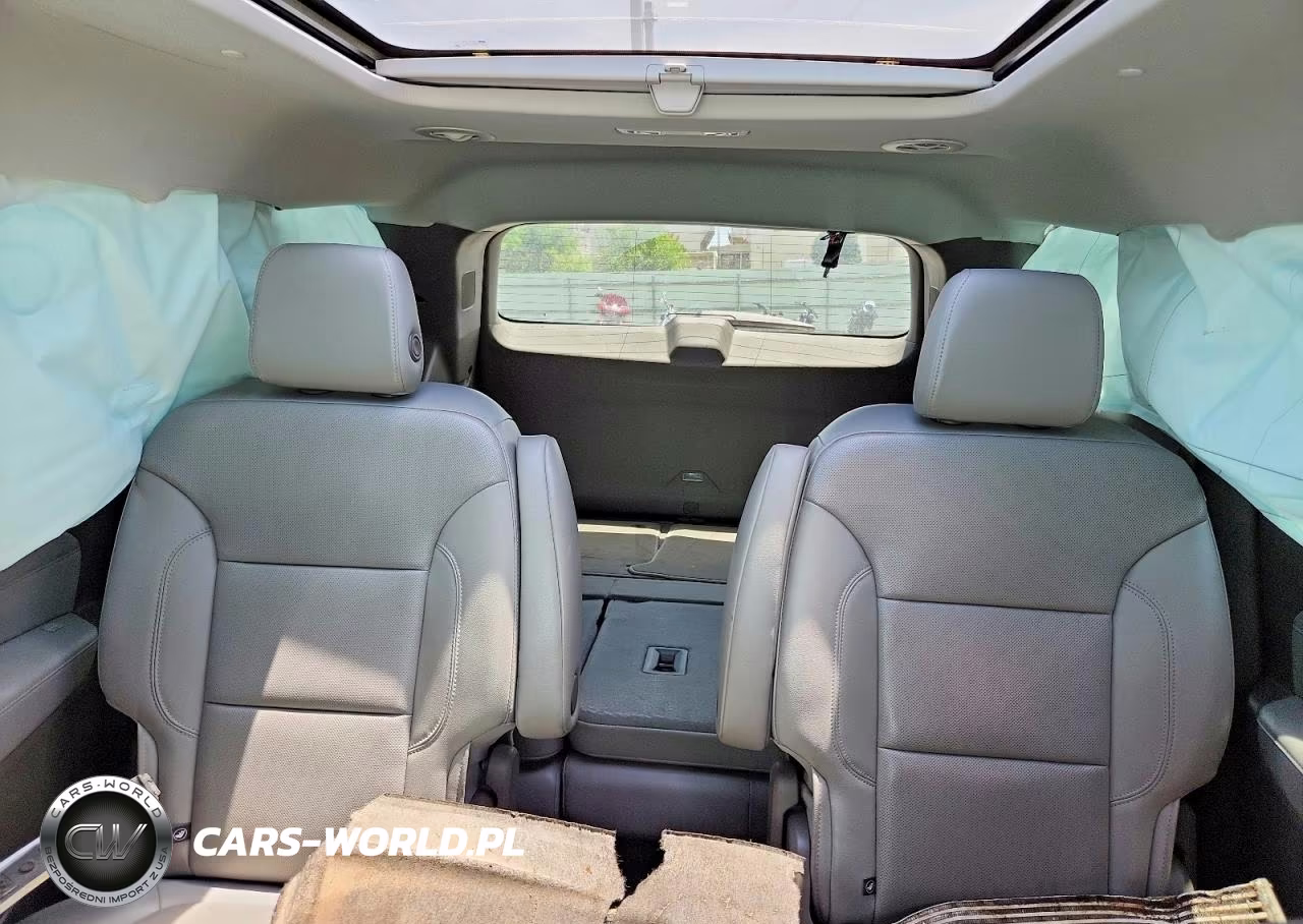 2018 Chevrolet Traverse Premier VIN:1GNERKKWXJJ127138 - 10