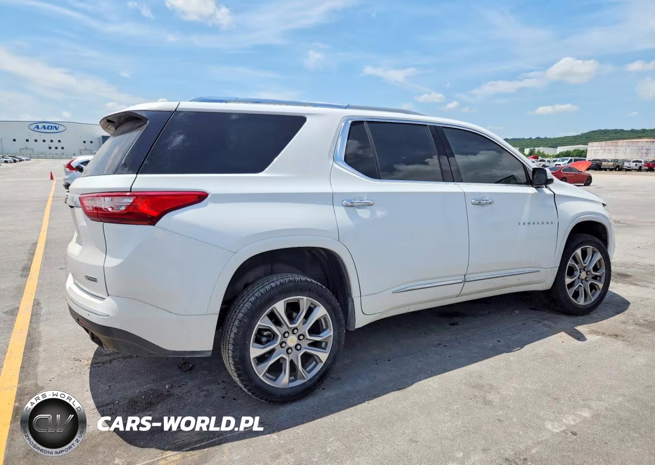 2018 Chevrolet Traverse Premier VIN:1GNERKKWXJJ127138 - 3