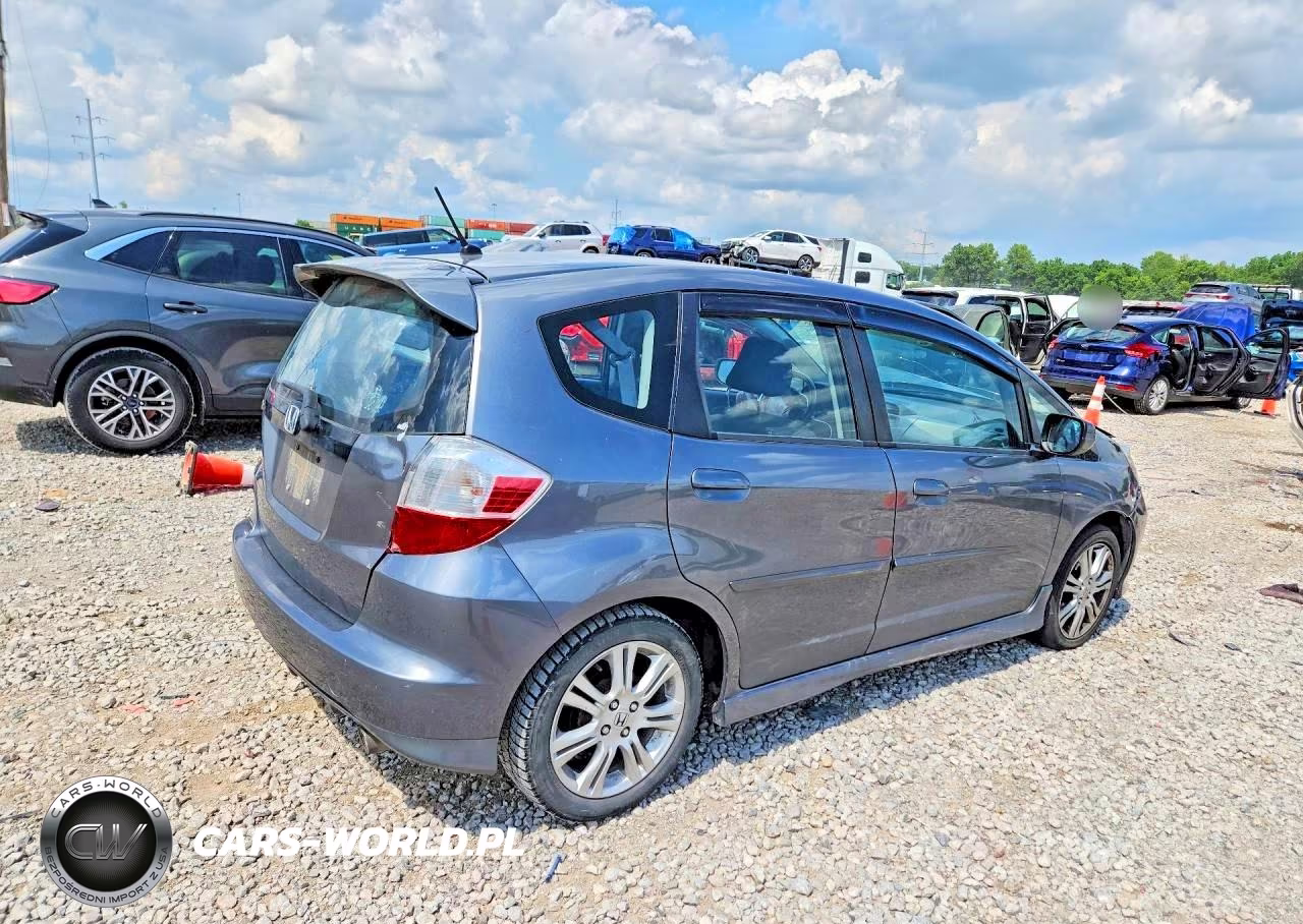 2011 Honda Fit Sport VIN:JHMGE8H50BC017881 - 3