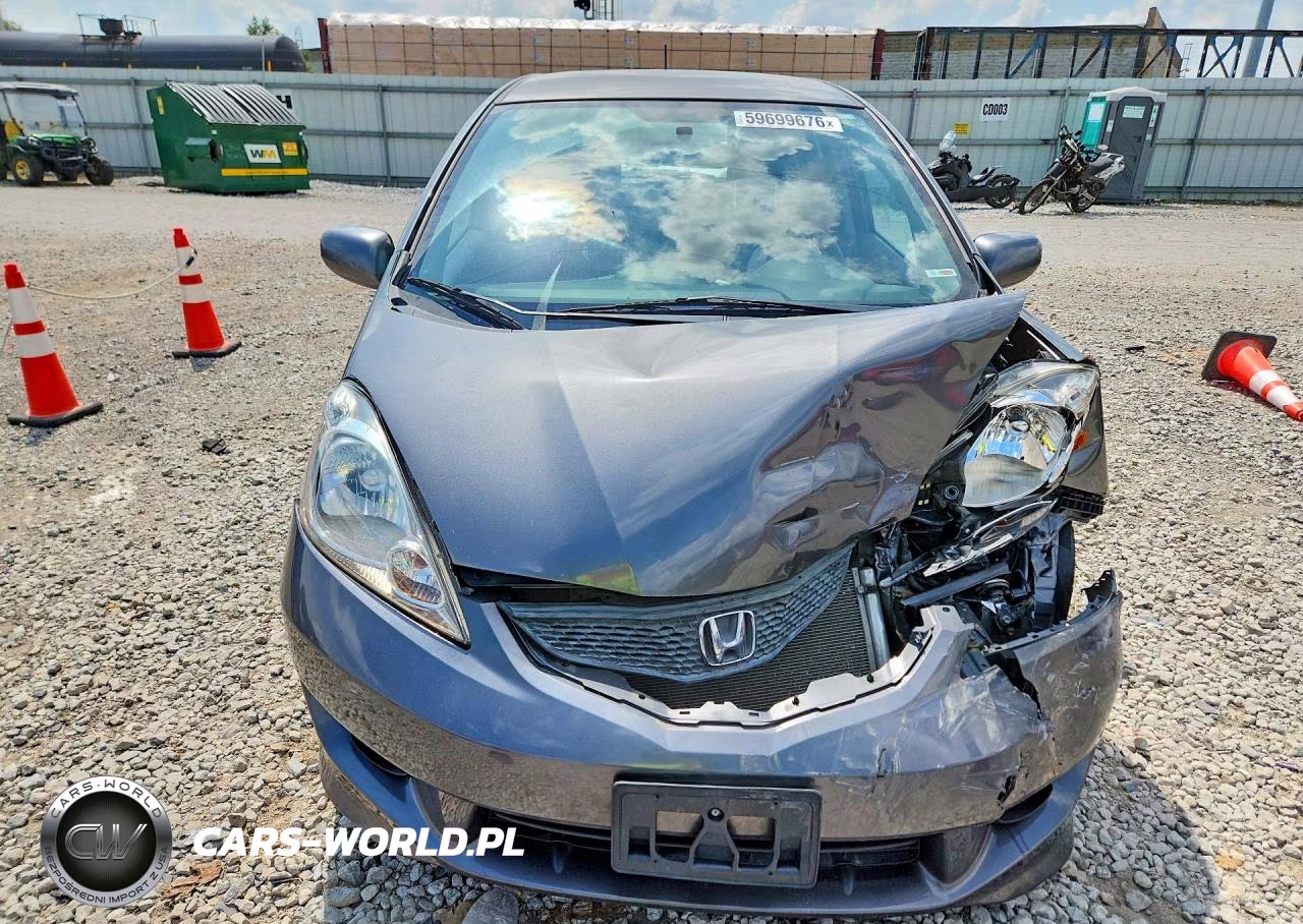2011 Honda Fit Sport VIN:JHMGE8H50BC017881 - 5