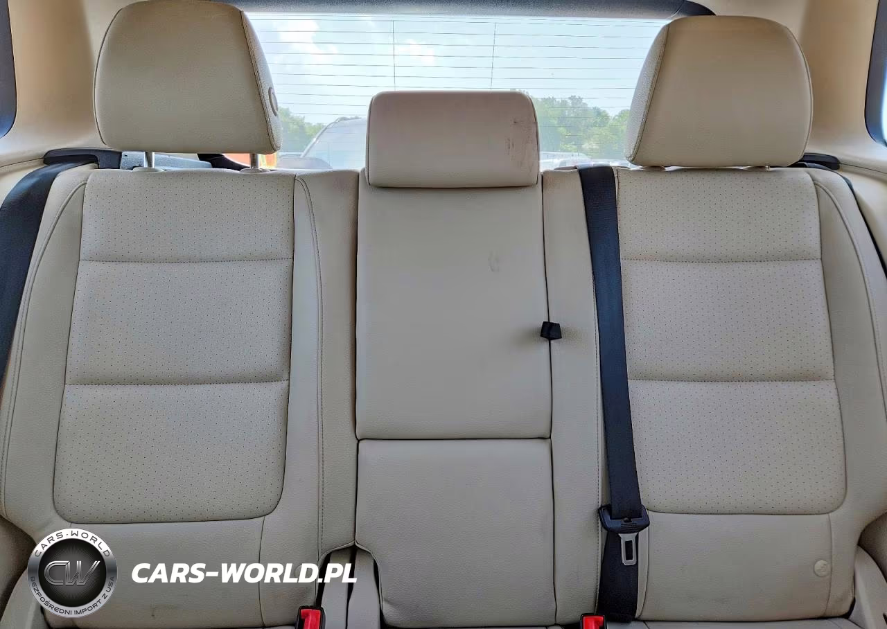 2016 Volkswagen Tiguan S VIN:WVGBV7AX8GW528645 - 10