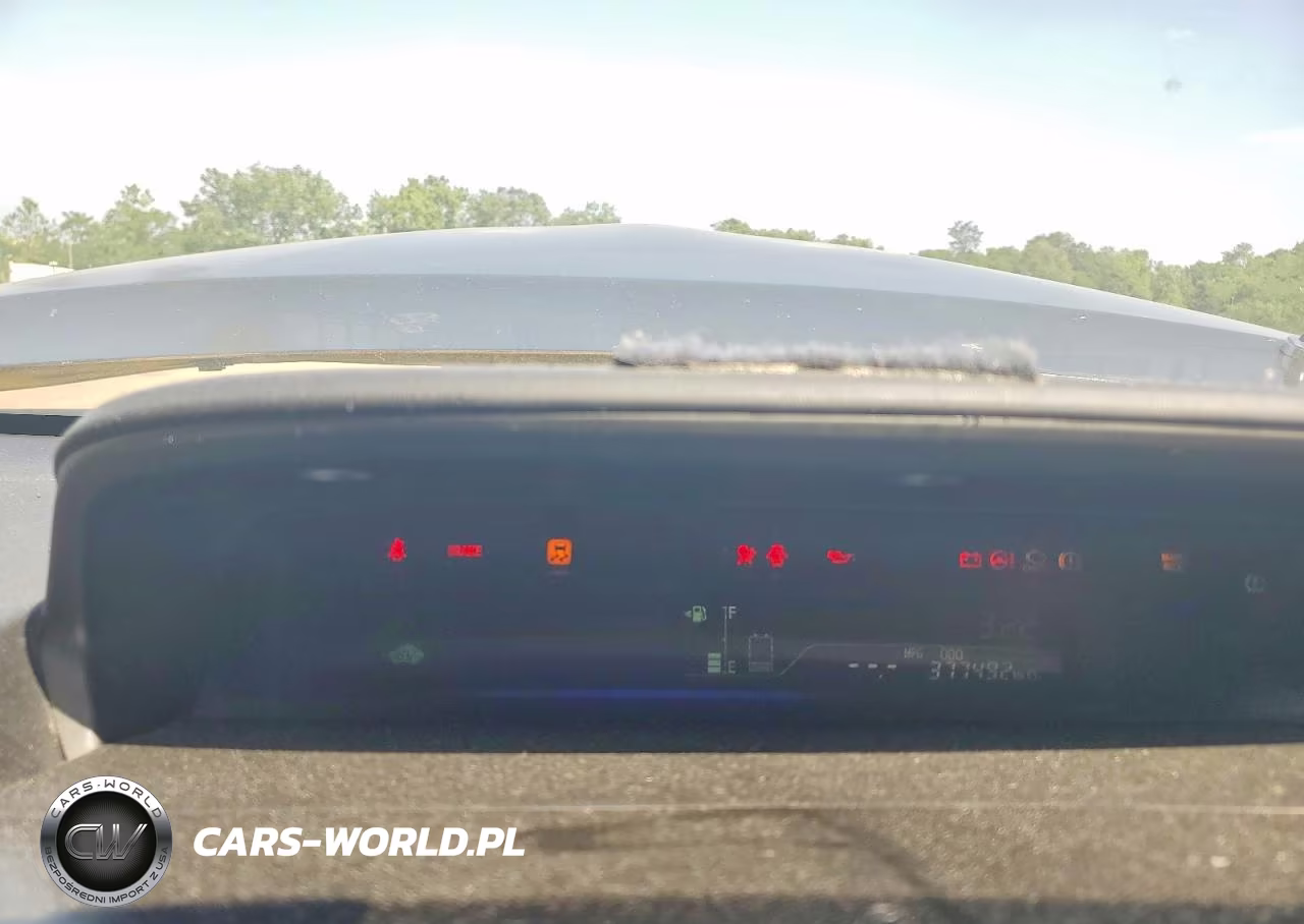 2015 Toyota Prius V Two VIN:JTDZN3EU0FJ026235 - 9