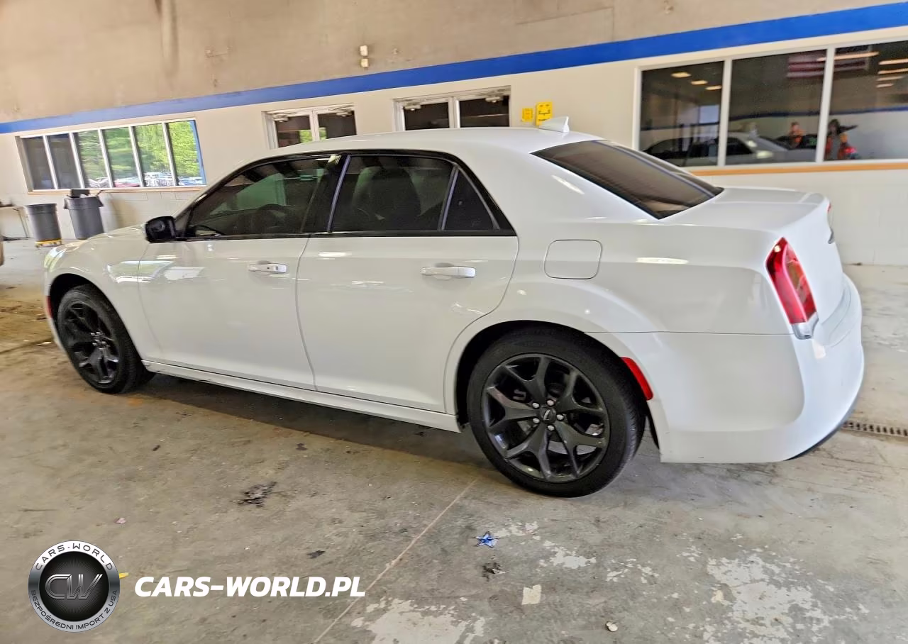 2021 Chrysler 300 Touring VIN:2C3CCAAG4MH676141 - 2
