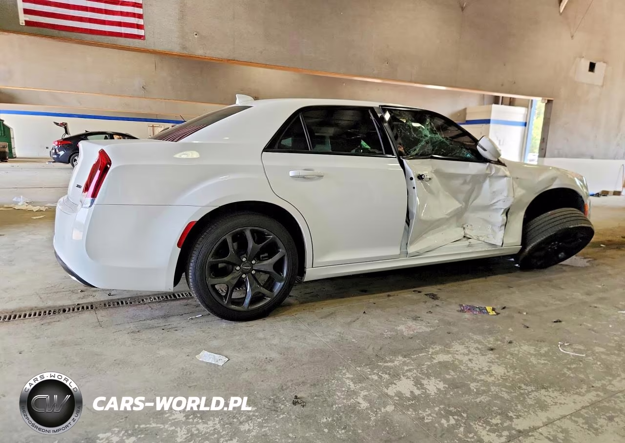 2021 Chrysler 300 Touring VIN:2C3CCAAG4MH676141 - 3