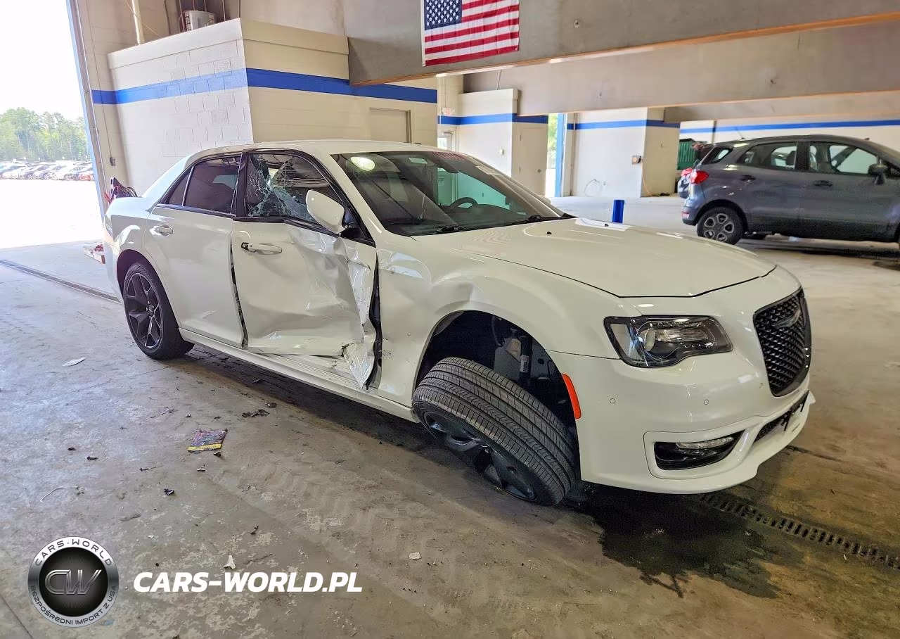 2021 Chrysler 300 Touring VIN:2C3CCAAG4MH676141 - 4