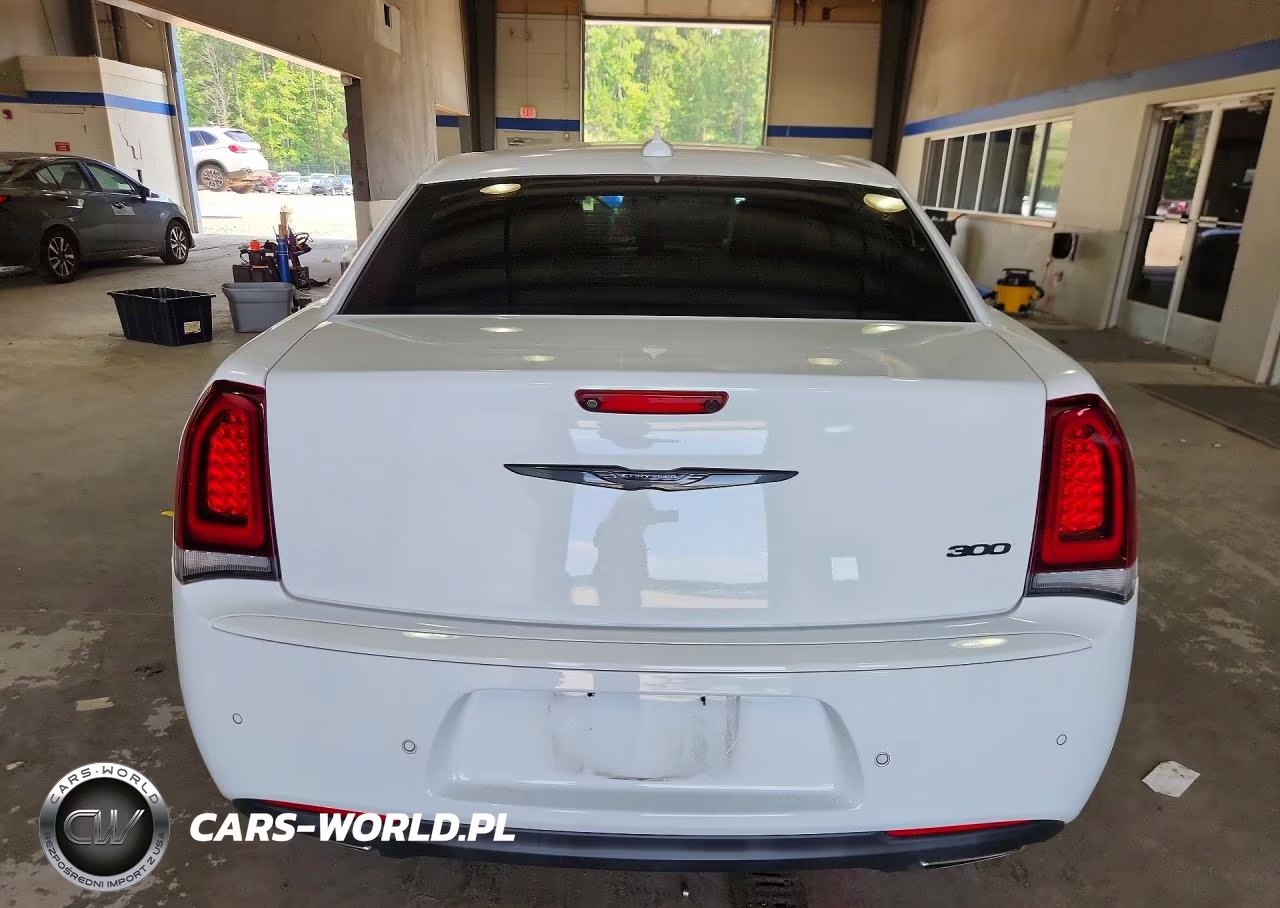 2021 Chrysler 300 Touring VIN:2C3CCAAG4MH676141 - 6