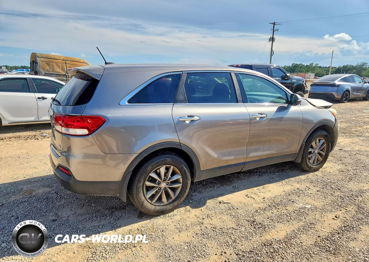 2018 Kia Sorento L VIN:5XYPG4A38JG414018 - 3