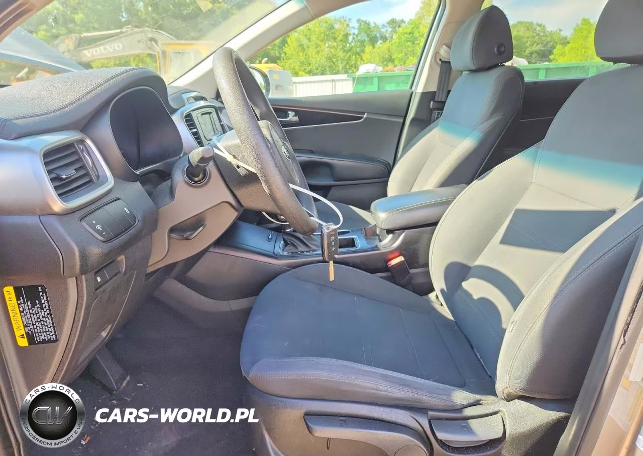 2018 Kia Sorento L VIN:5XYPG4A38JG414018 - 7