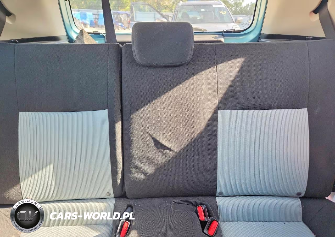 2013 Toyota Prius C Three VIN:JTDKDTB3XD1039474 - 10