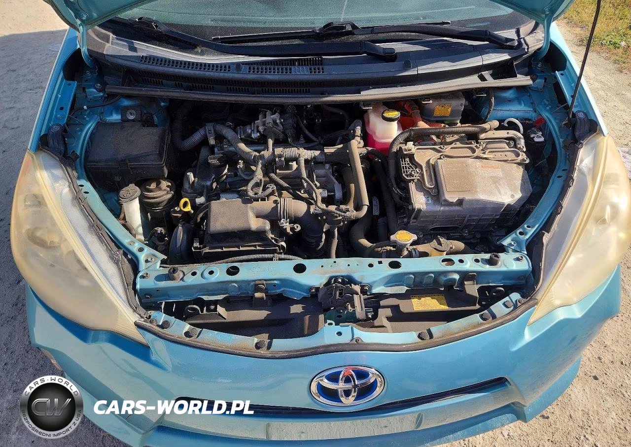 2013 Toyota Prius C Three VIN:JTDKDTB3XD1039474 - 12