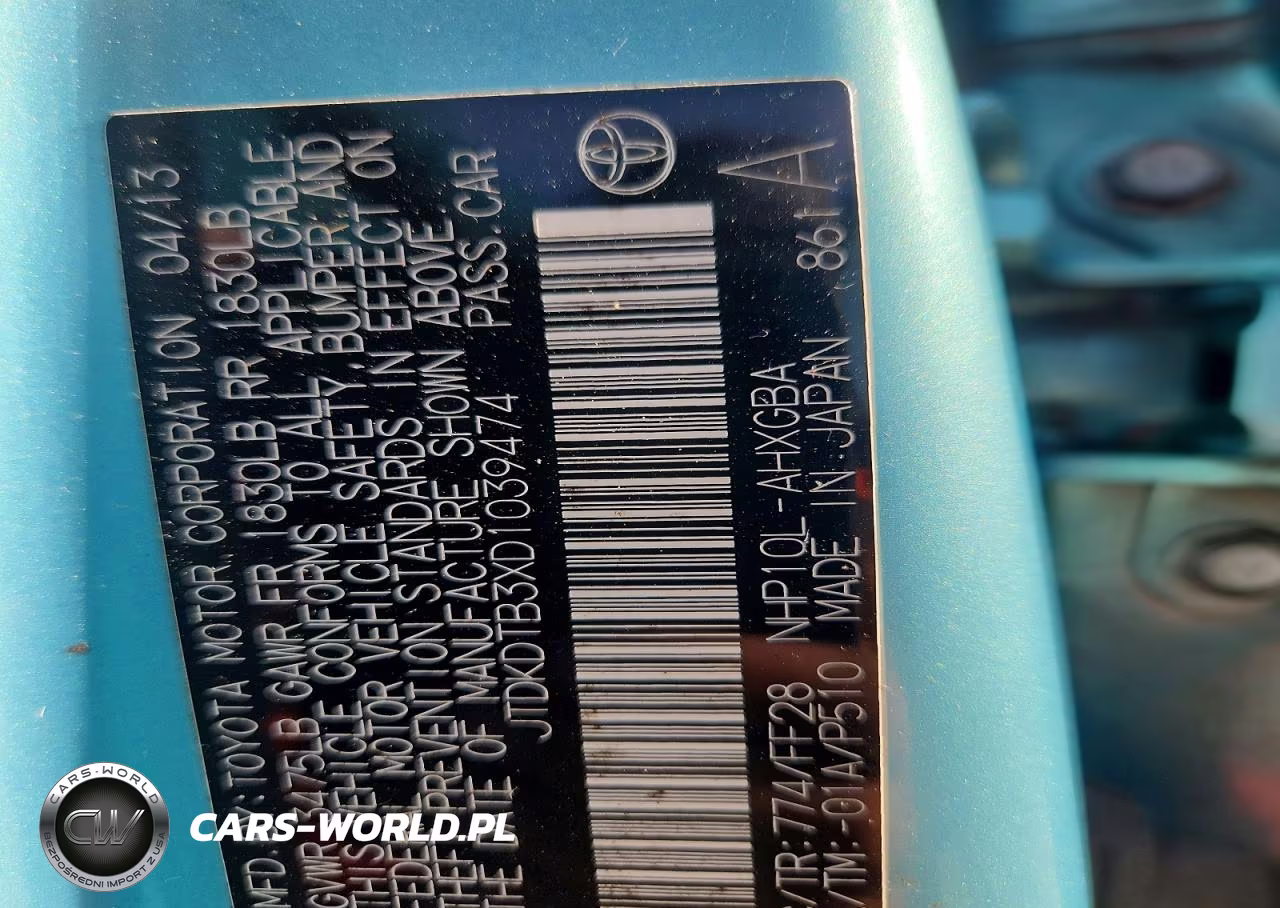 2013 Toyota Prius C Three VIN:JTDKDTB3XD1039474 - 13